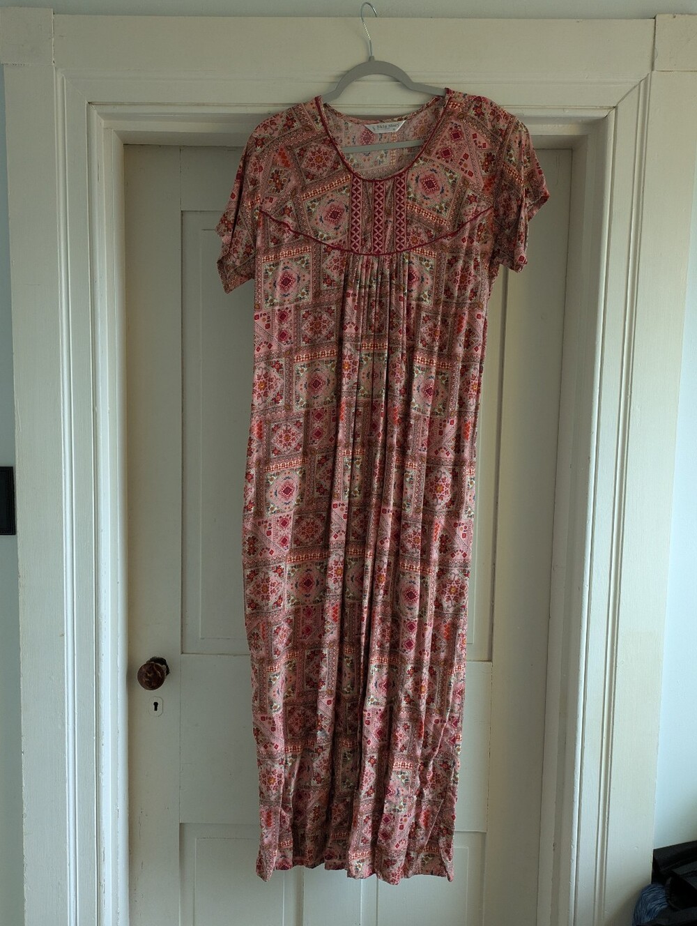 Unique Cottagecore Vintage Feel,Pink Floral Maxi/Midi Dress w/ Single Pocket- XL